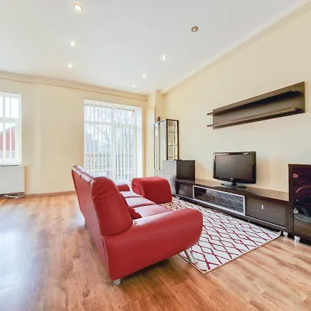 Spacious 2 Bedroom In Old Town Apartment