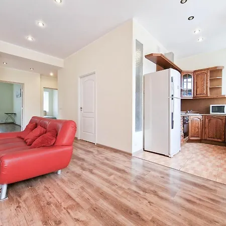 Spacious 2 Bedroom In Old Town Apartment *