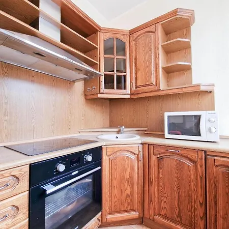 Spacious 2 Bedroom In Old Town Apartment